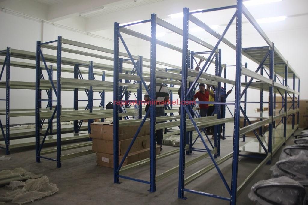 PEMASANGAN RAK GUDANG MEDIUM DUTY TIPE RR50 | RAJA RAK INDONESIA | www.rajarakindonesia.com RAK GUDANG MEDIUM DUTY RR50 (20)