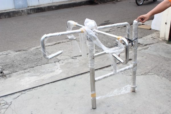PINTU PUTAR SUPERMARKET STAINLESS HIDUP