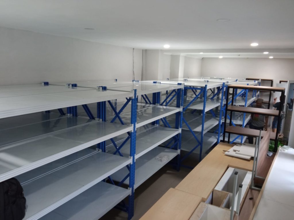 INDUSTRIAL WAREHOUSE STORAGE SHELVES ADALAH | FUNGSI, MANFAAT, UKURAN, KARAKTERISTIK DAN KEGUNAAN